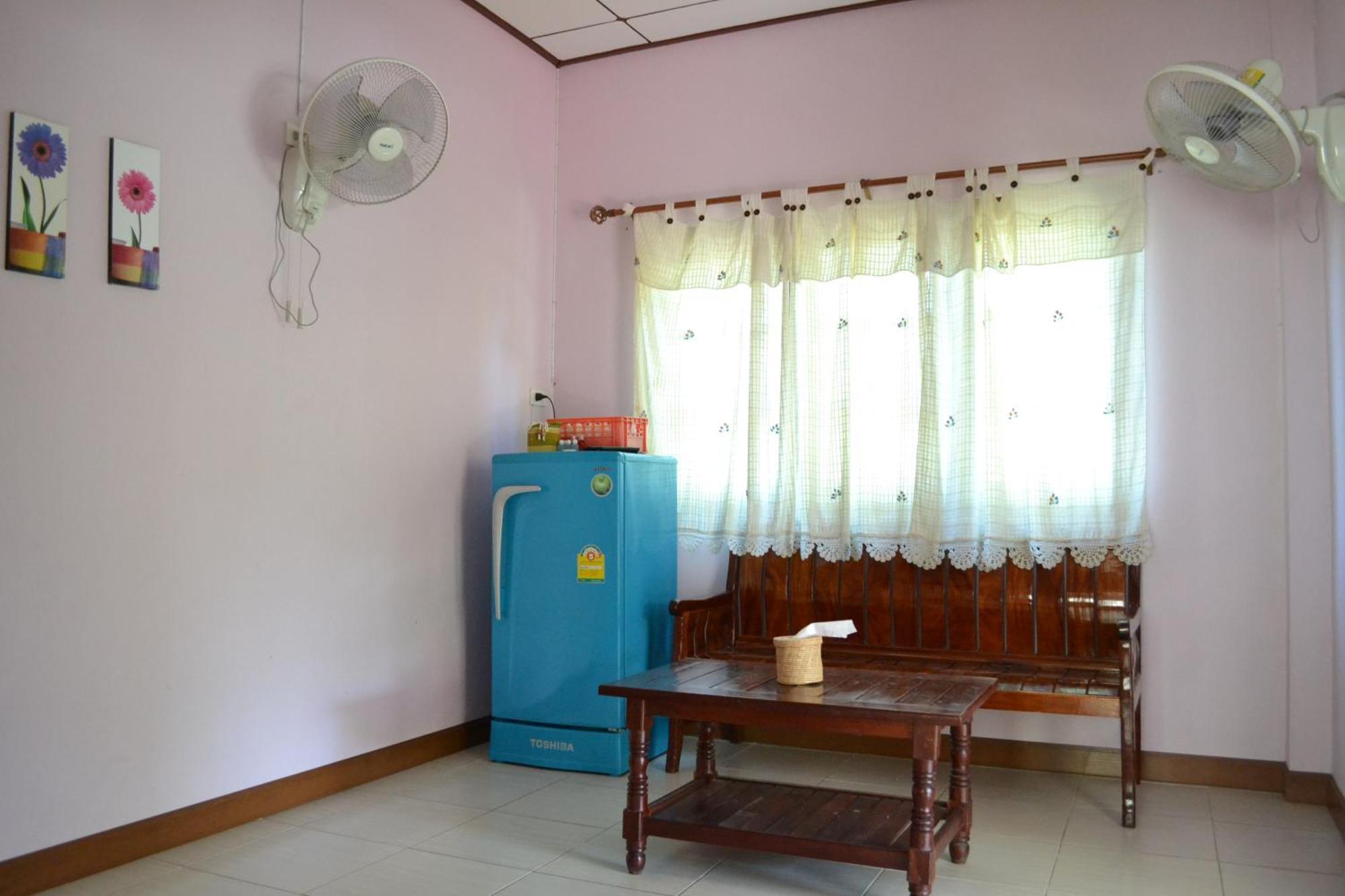 Benjaporn Bungalow Ко Си Чанг Стая снимка