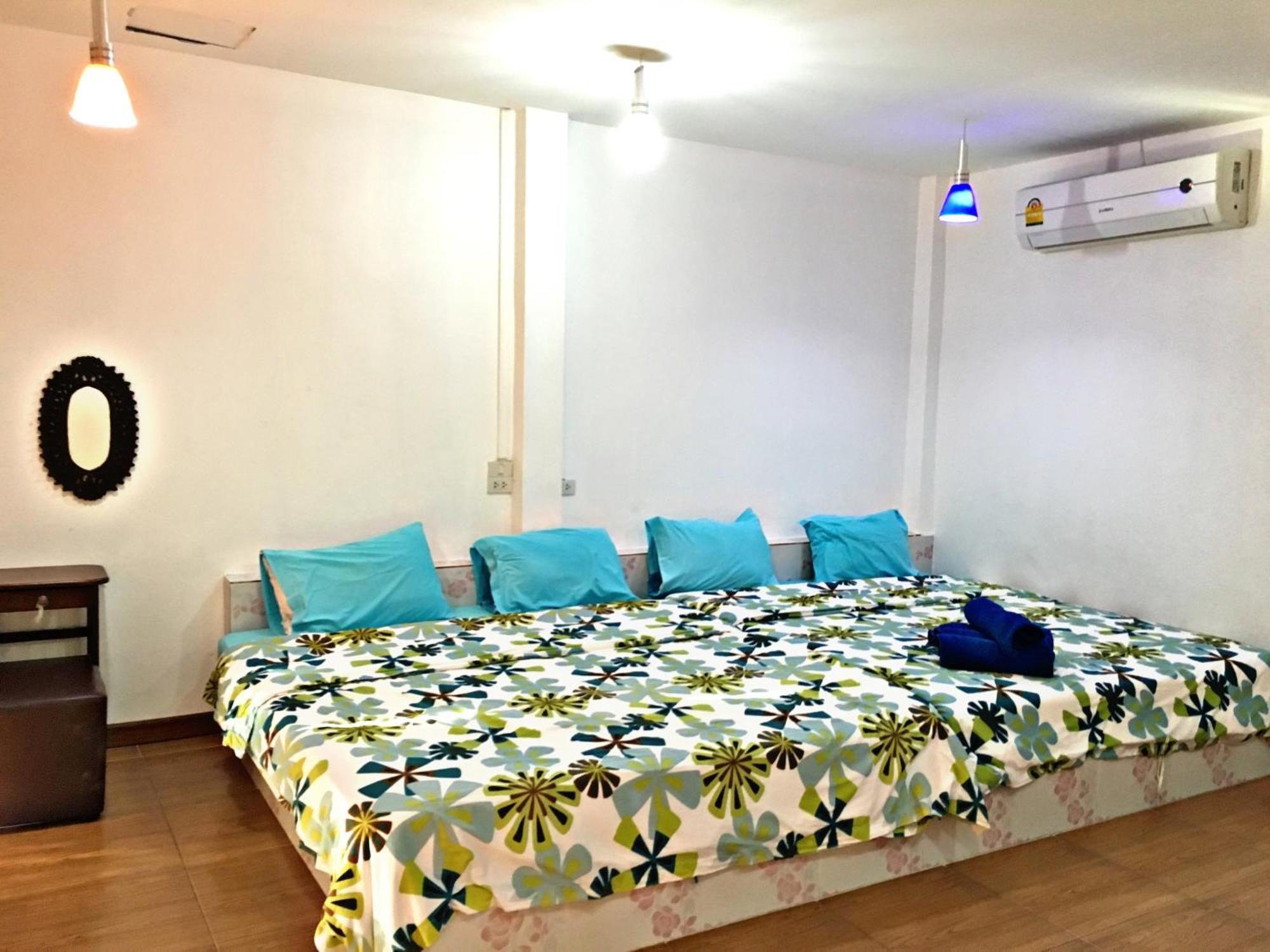 Benjaporn Bungalow Ко Си Чанг Стая снимка