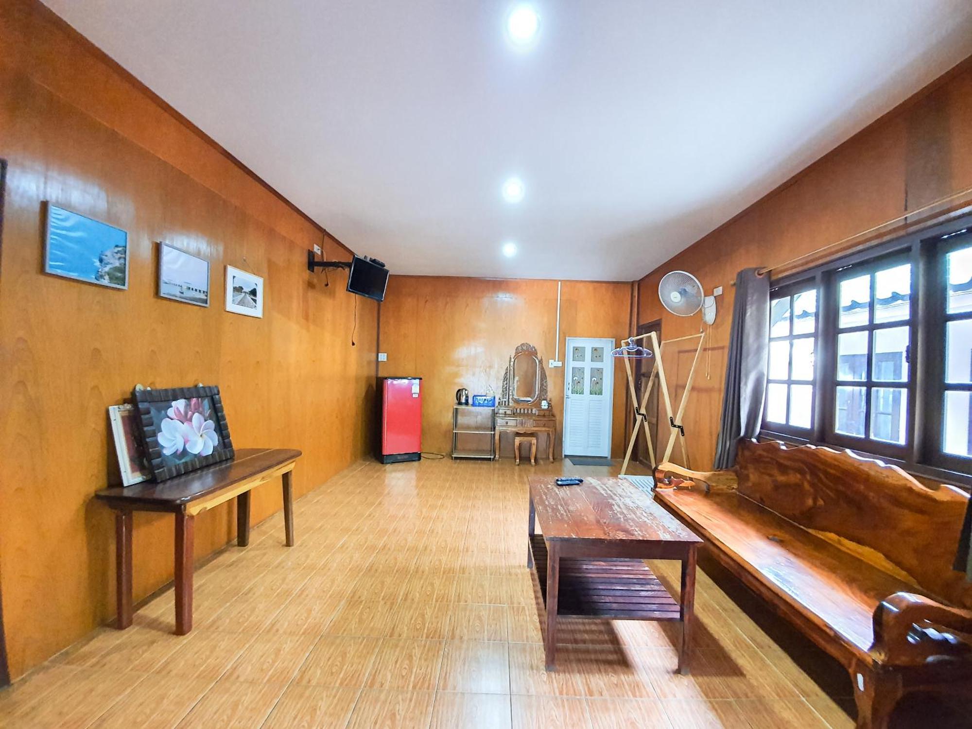 Benjaporn Bungalow Ко Си Чанг Стая снимка