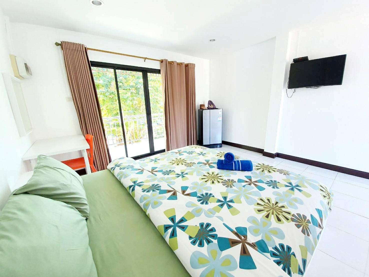 Benjaporn Bungalow Ко Си Чанг Стая снимка