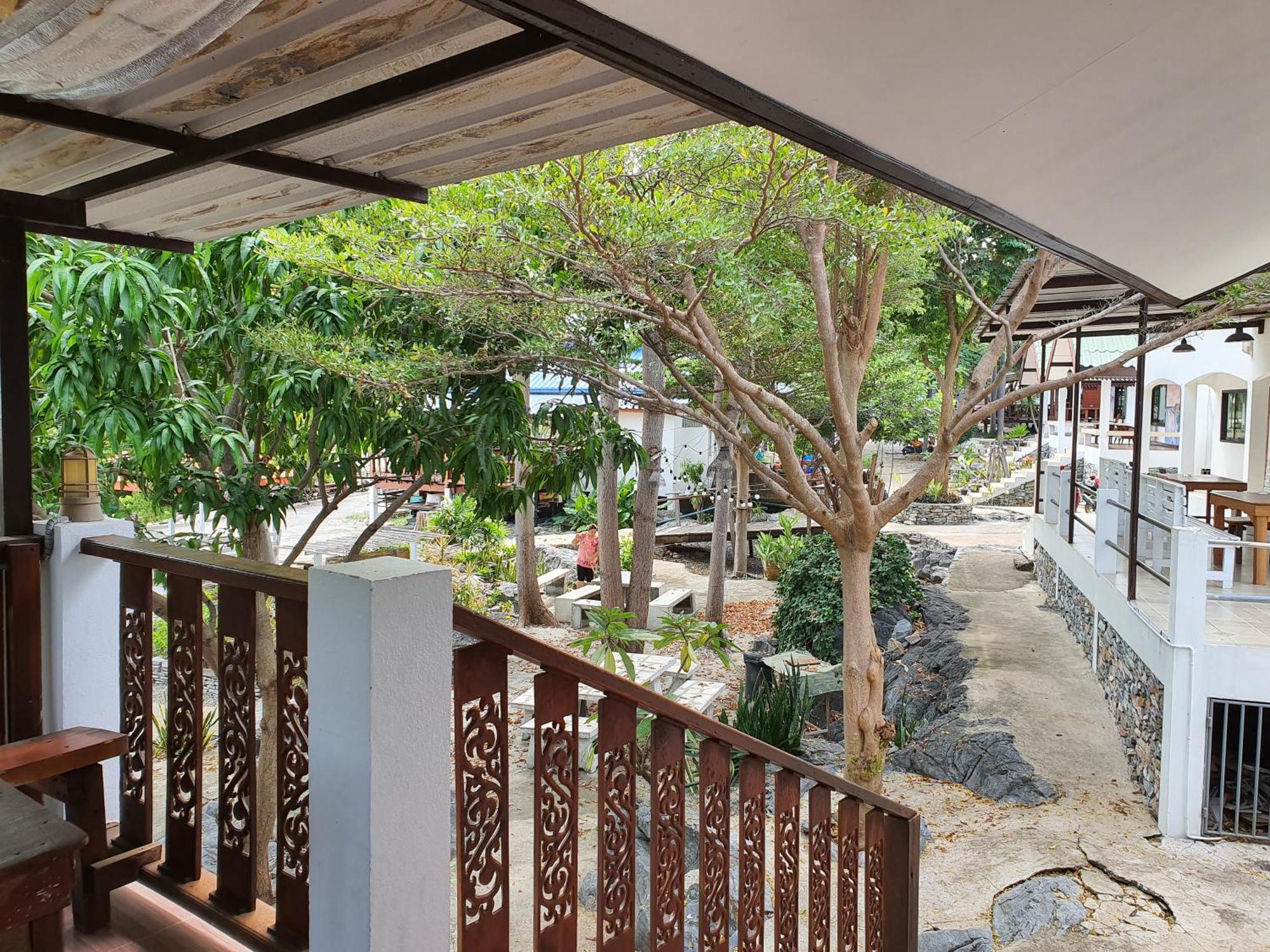 Benjaporn Bungalow Ко Си Чанг Екстериор снимка